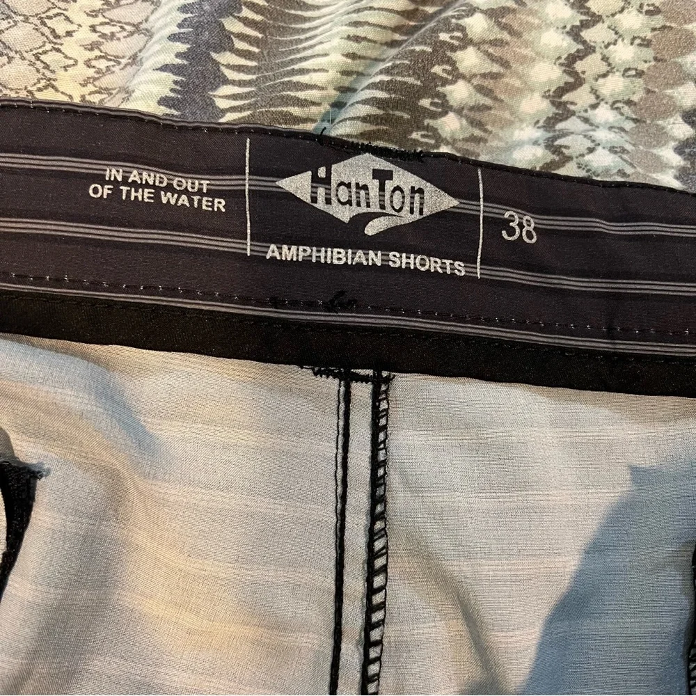 🩷 Han Ton Men’s Gray and White Amphibian Shorts / Board Shorts - 38.